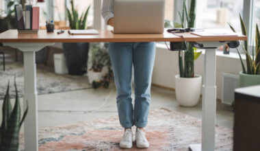 7 Ways to Stay Comfortable at a Desk Job