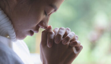 How Do Mishnah Prayer Cards Support Focused Reflection During Busy Days
