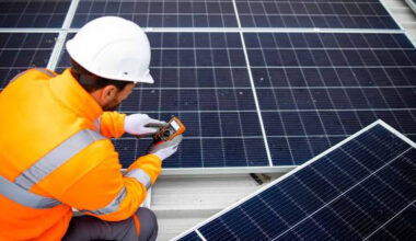 Key Questions to Ask Before Signing a Contract with a Solar Company