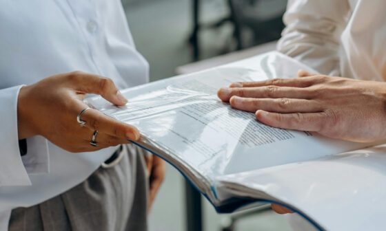 Why Ordering 10 to 50 Custom Presentation Folders Makes Sense for Small Businesses