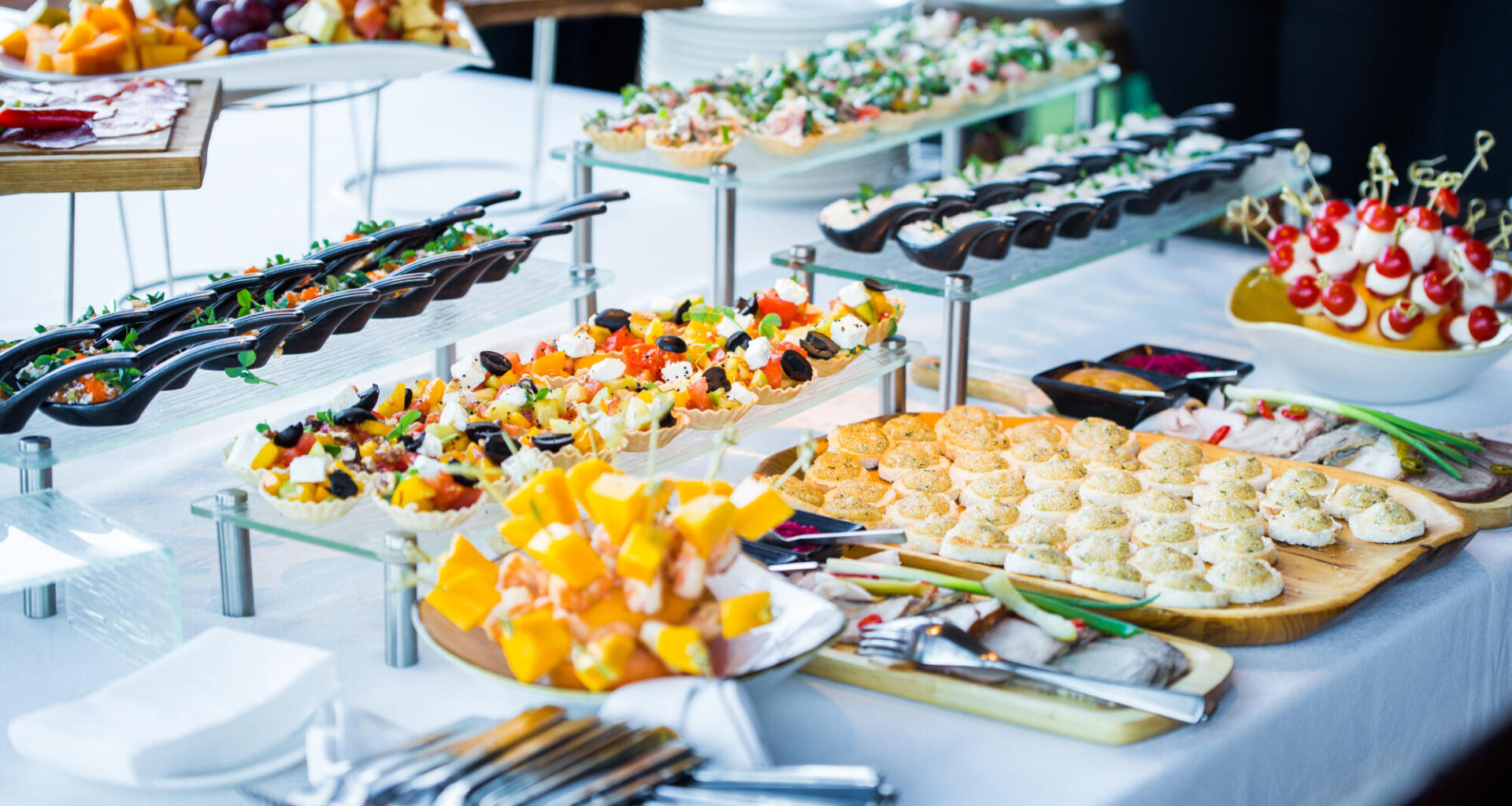 How to Elevate Your Event with Gourmet Lunch Catering